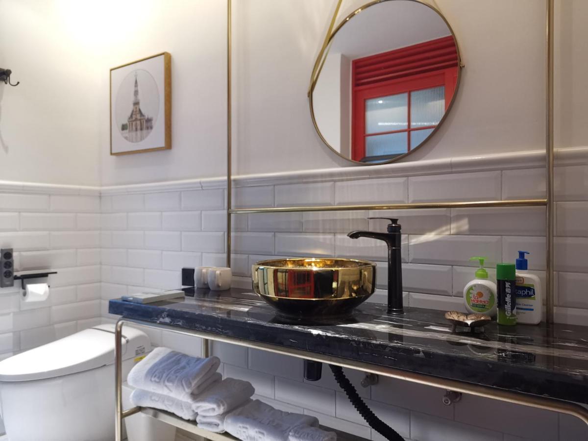 Deluxe Double Room (2 Adults + 1 Child)
